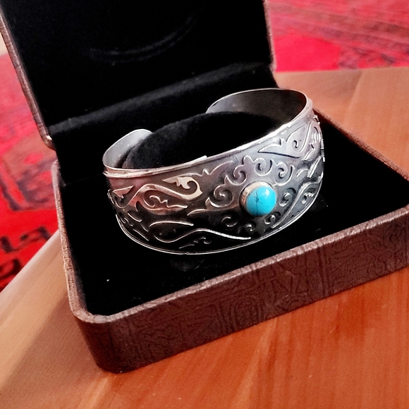 Silver and Turquoise Cuff Bracelet. 92.5% Pure Silver. Handmade From Turkey.